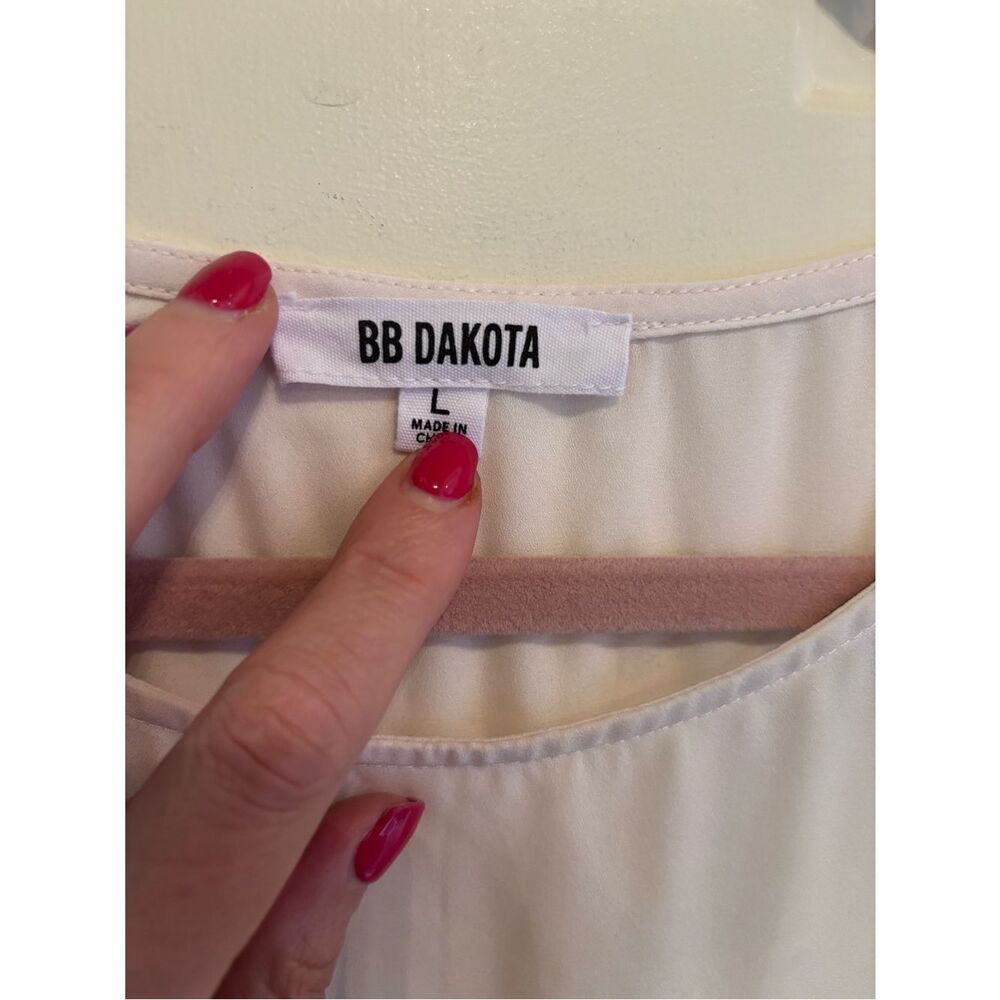 BB Dakota Cream Flutter Sleeve Blouse - Picture 2 of 5